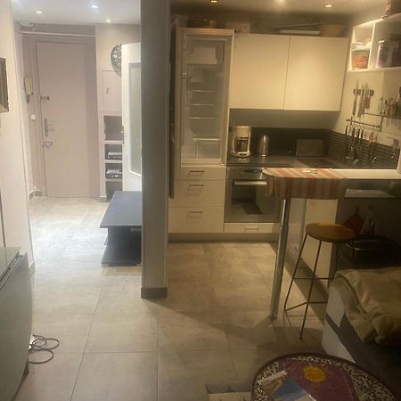 Only 60M To The Beach, 2 Bedroom Cozy Apartment, 80M2 Big Garden, Very Central 칸느 외부 사진