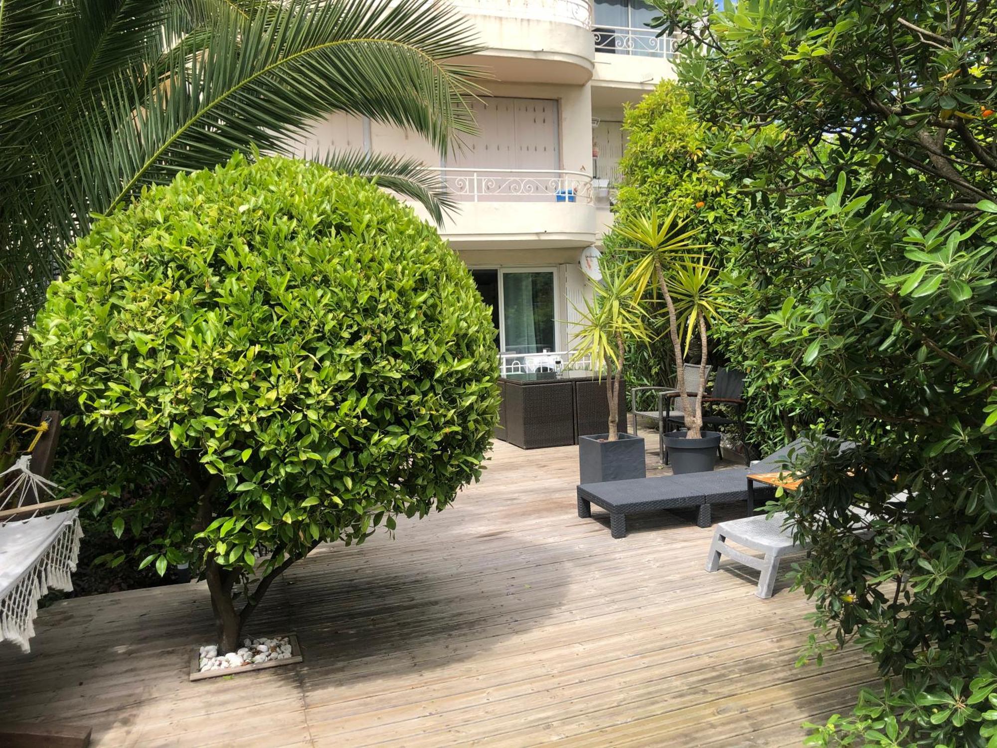 Only 60M To The Beach, 2 Bedroom Cozy Apartment, 80M2 Big Garden, Very Central 칸느 외부 사진